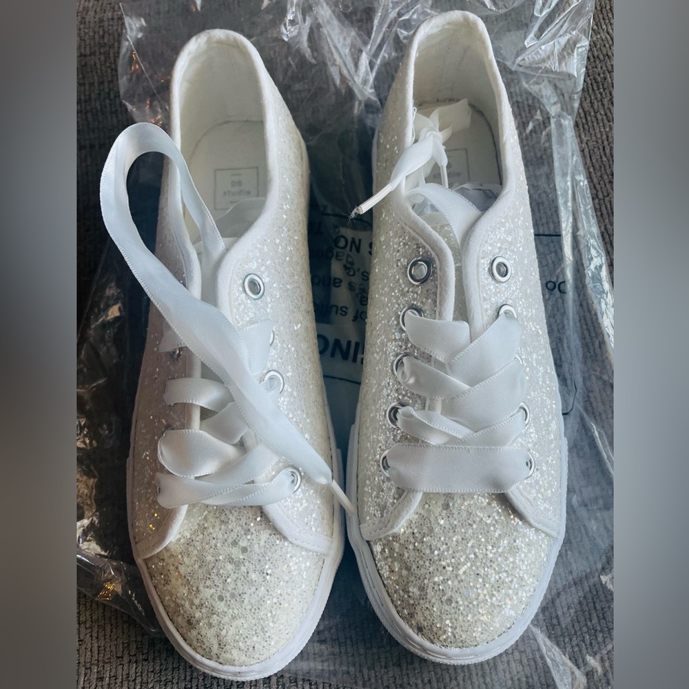 Sparkle in Style with White Glitter Sneakers – Perfect for Brides!